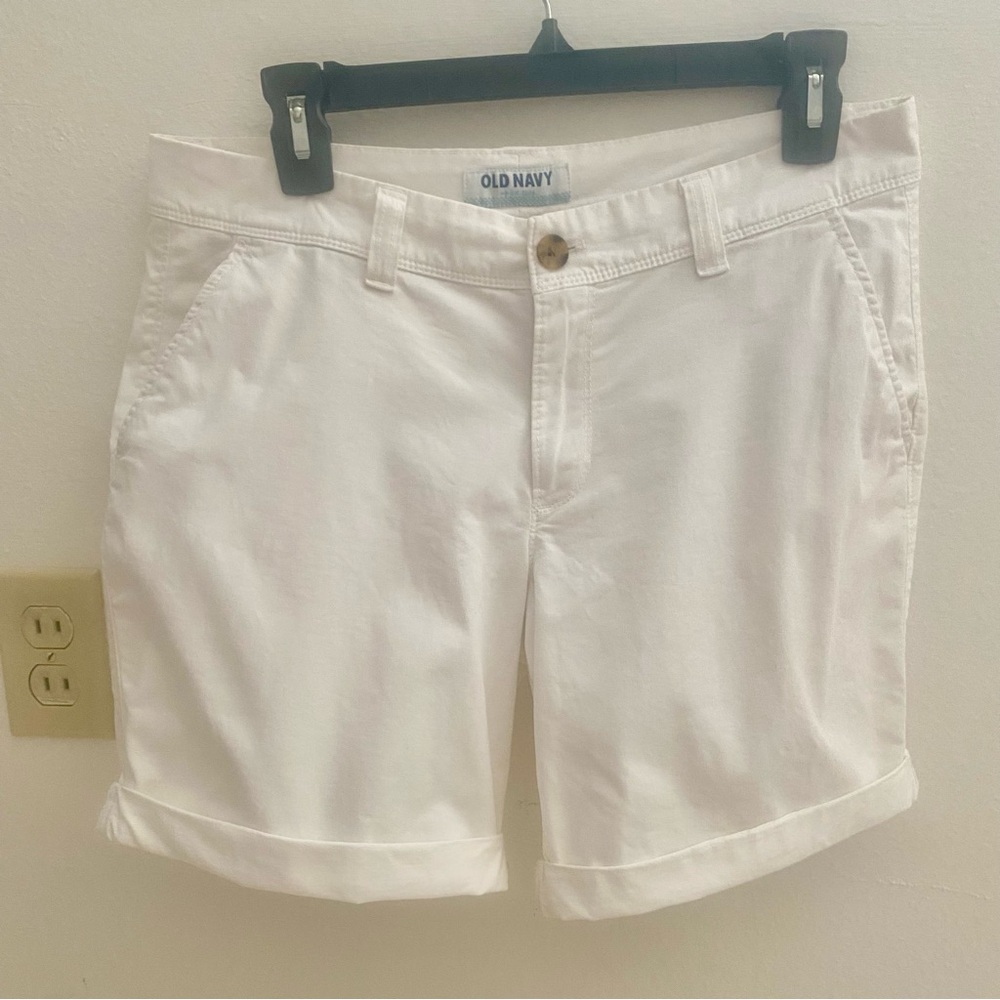 Old Navy Women's Crisp White Bermudas